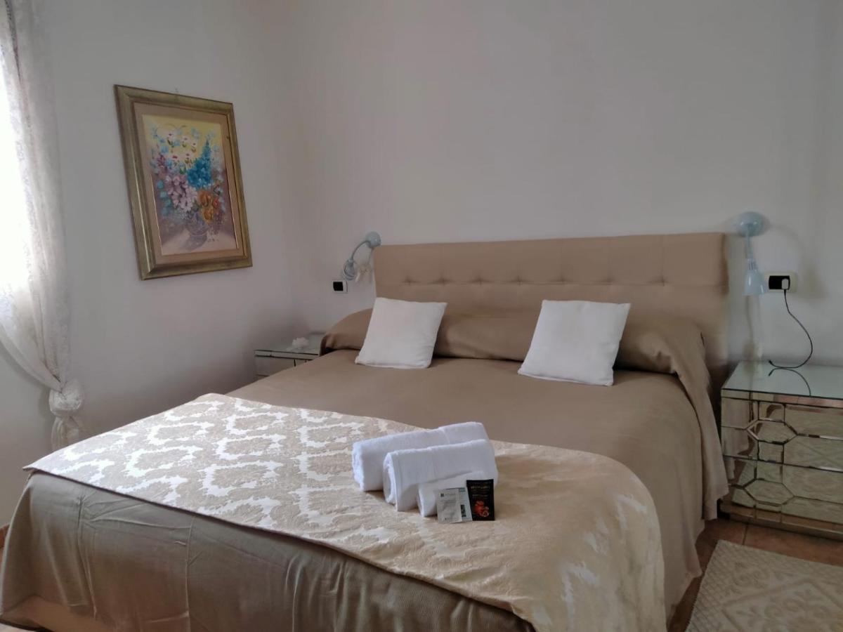 Bed and Breakfast La Casa Dei Fenicotteri Olbia Exterior foto